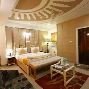 A Family Oppera Near Igi Airport Hotel